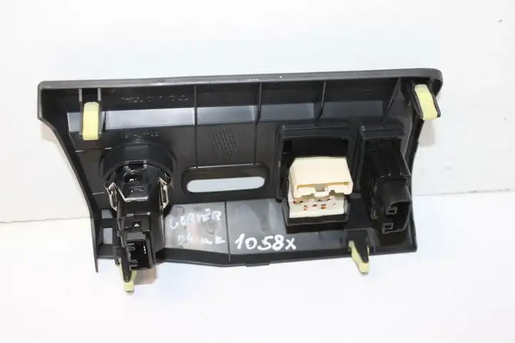 Toyota Corolla Verso E121 (2001 - 2004) 554470F010 Блок кнопок на панели — фото 4