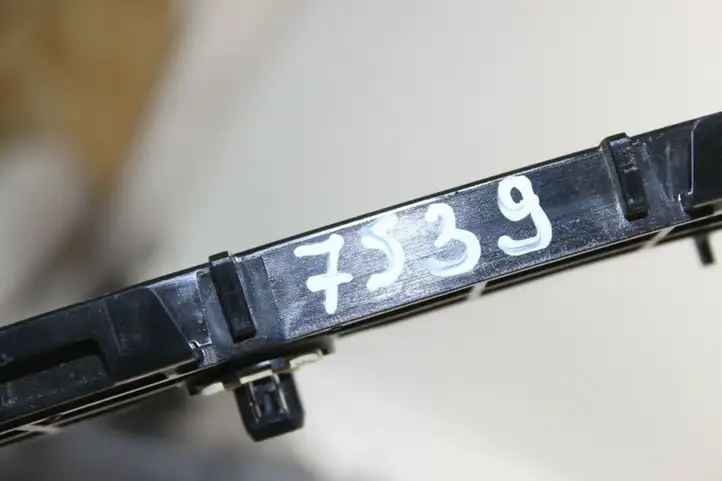 Toyota Prius (XW50) (2015 - ) 5257647040 Кронштейн заднего бампера — фото 5