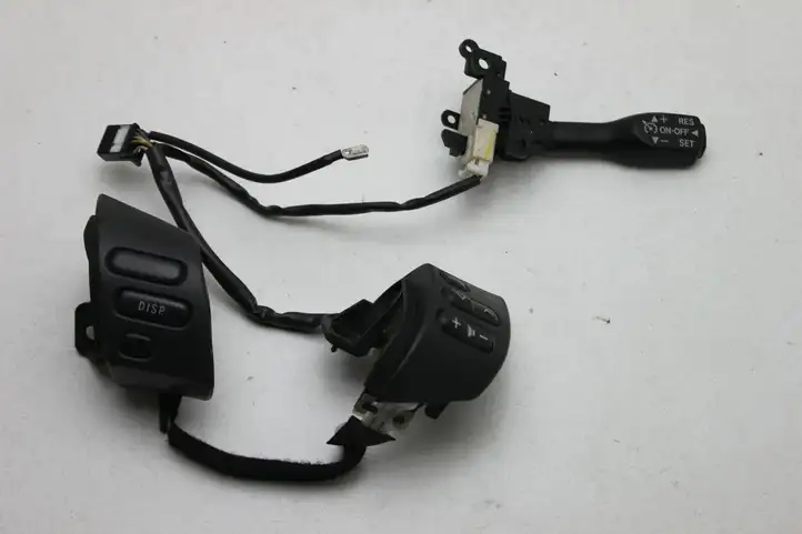 Toyota Corolla Verso E121 (2001 - 2004) Кнопки на рулевом колесе — фото 1