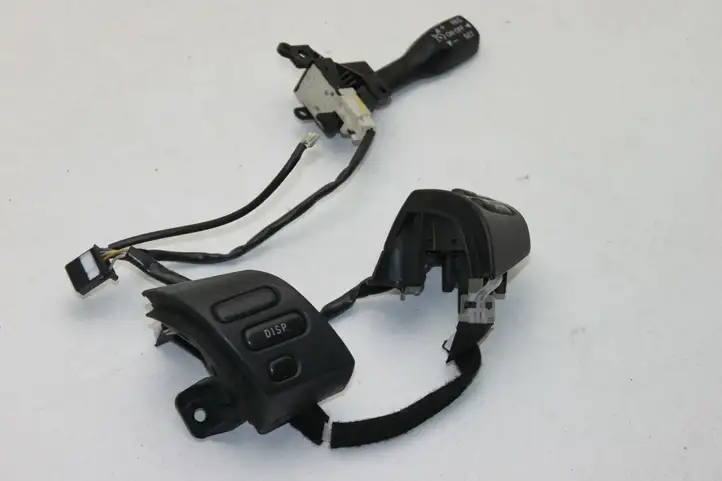 Toyota Corolla Verso E121 (2001 - 2004) Кнопки на рулевом колесе — фото 2