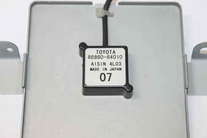 Toyota Corolla Verso E121 (2001 - 2004) 8686064010 GPS антенна — фото 4