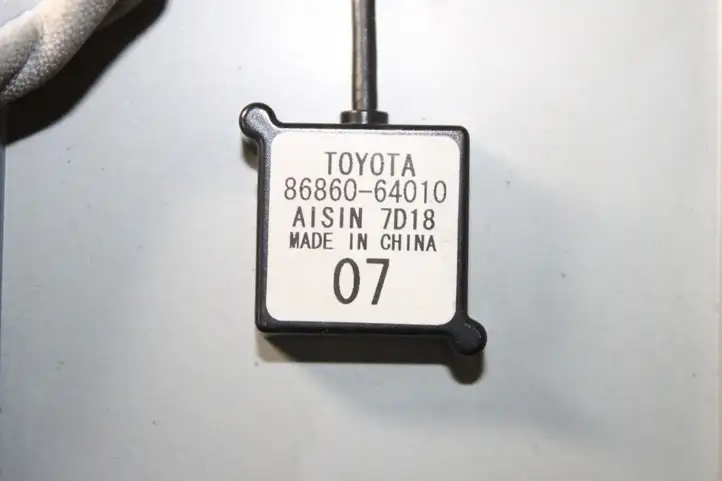 Toyota Corolla Verso E121 (2001 - 2004) 8686064010 GPS антенна — фото 4