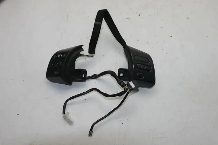Toyota Corolla Verso E121 (2001 - 2004) Кнопки на рулевом колесе — фото 1