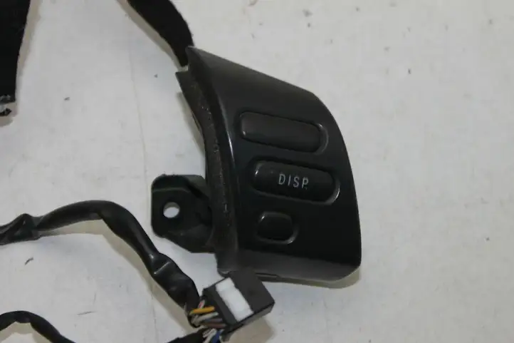 Toyota Corolla Verso E121 (2001 - 2004) Кнопки на рулевом колесе — фото 3