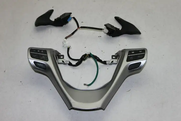 Toyota Avensis T270 (2012 - 2015) 4510005760A Кнопки на рулевом колесе — фото 1