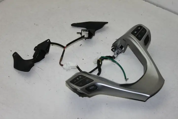 Toyota Avensis T270 (2012 - 2015) 4510005760A Кнопки на рулевом колесе — фото 2