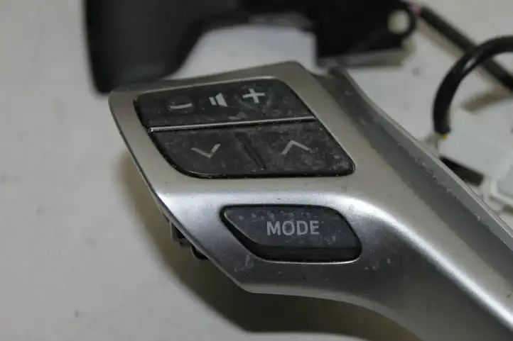 Toyota Avensis T270 (2012 - 2015) 4510005760A Кнопки на рулевом колесе — фото 3