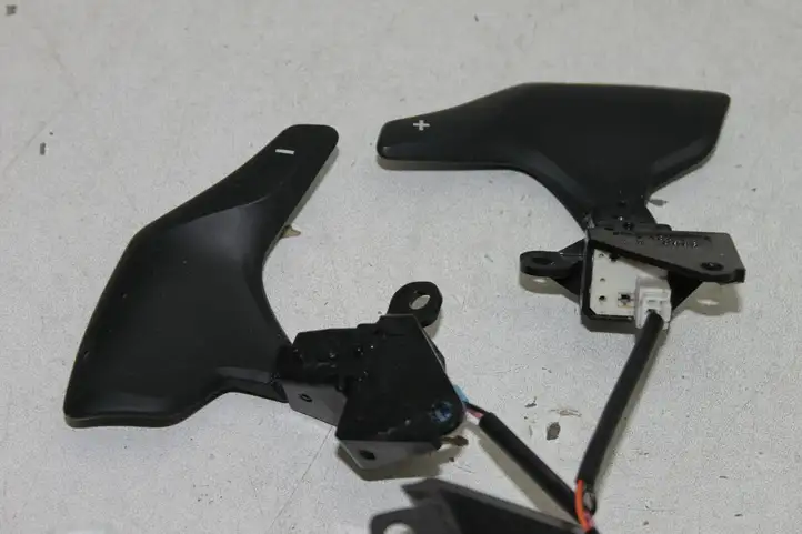 Toyota Avensis T270 (2012 - 2015) 4510005760A Кнопки на рулевом колесе — фото 5