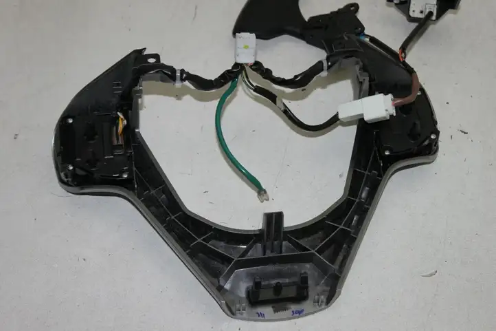 Toyota Avensis T270 (2012 - 2015) 4510005760A Кнопки на рулевом колесе — фото 6