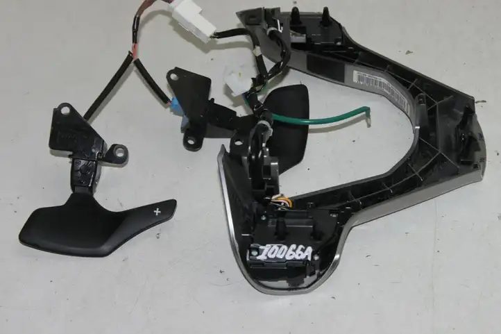 Toyota Avensis T270 (2012 - 2015) 4510005760A Кнопки на рулевом колесе — фото 8