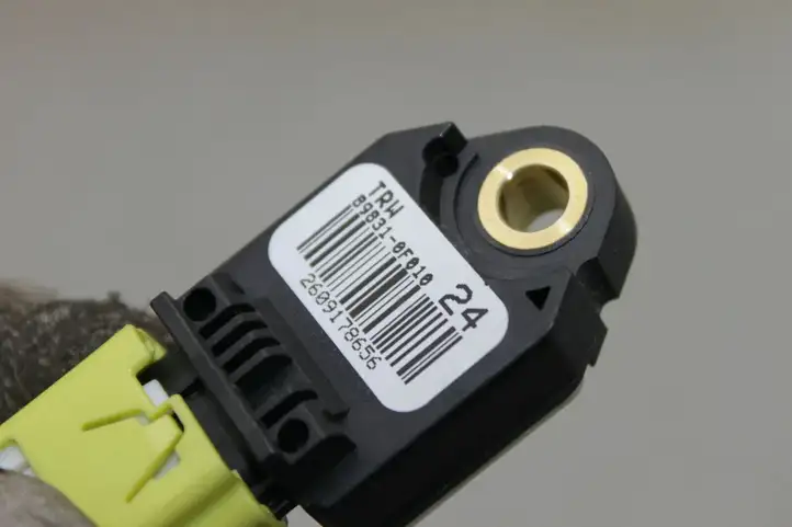 Toyota Verso (2009 - 2012) 898310F010 Датчик удара SRS — фото 2