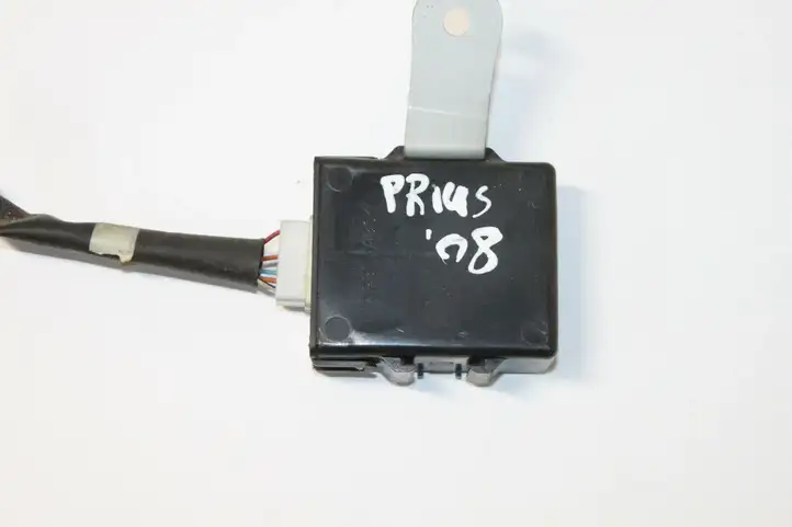 Toyota Prius (XW20) (2003 - 2009)  8999347011 Блок управления дверью