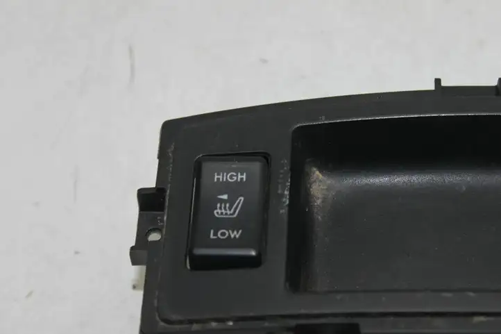Subaru Legacy (2009 - 2013) Включатель обогрева — фото 2