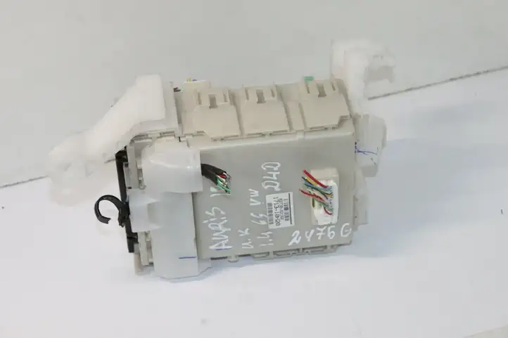Toyota Auris 150 (2006 - 2012) 8273002J40 Блок предохранителей — фото 6