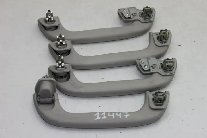 Subaru Legacy (2009 - 2013) Потолочная ручка передняя — фото 4