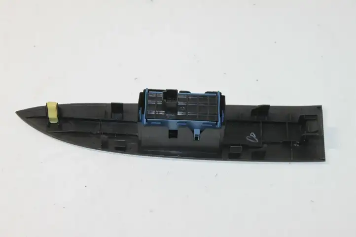 Toyota Avensis T270 (2012 - 2015) 7427205050 Кнопка стеклоподъемников — фото 3