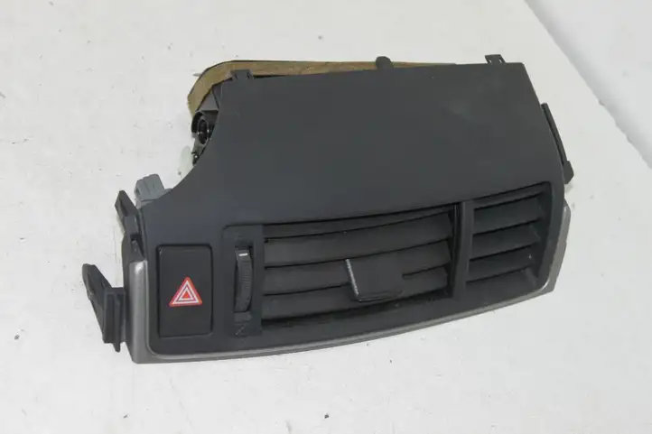 Toyota Verso (2009 - 2012) 556700F030 Центральный воздушный дефлектор — фото 2