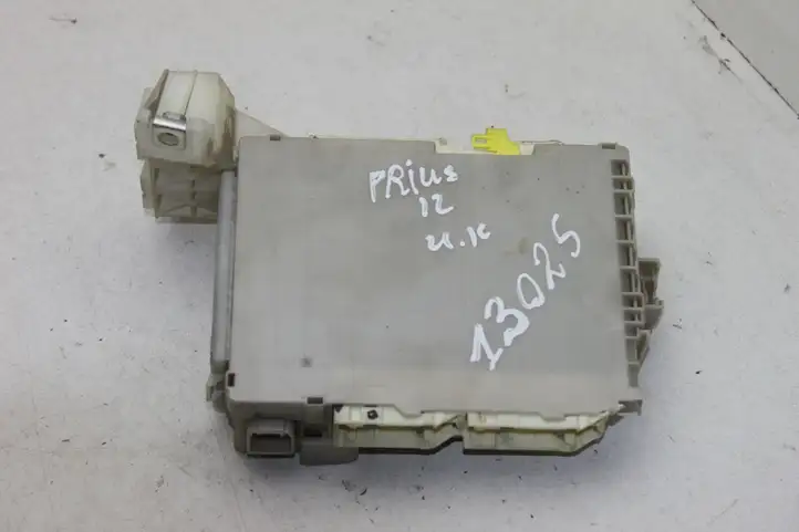 Toyota Prius (XW30) (2009 - 2015) 8273047440A Блок предохранителей — фото 5