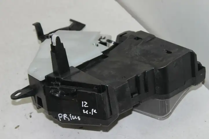 Toyota Prius (XW30) (2009 - 2015) 83108470101 Выдвижной дисплей — фото 4