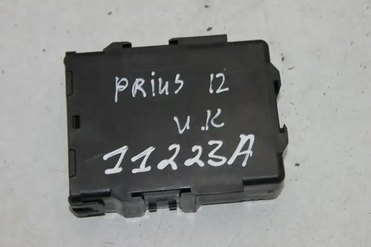 Toyota Prius (XW30) (2009 - 2015) 8953575010 Блок управления АКПП — фото 4