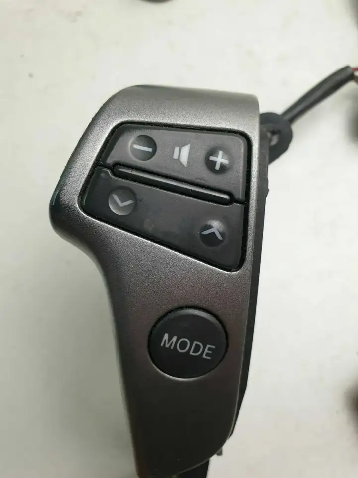 Toyota Avensis T250 (2006 - 2009) Кнопки на рулевом колесе — фото 5