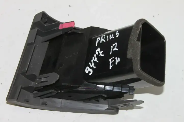 Toyota Prius (XW30) (2009 - 2015) 5568647020 Боковой воздушный дефлектор — фото 5