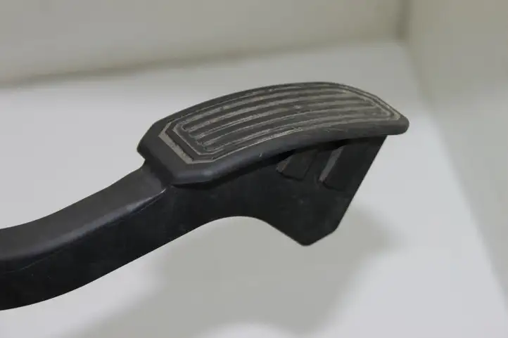 Toyota Prius+ (ZVW40) (2011 - 2018) 7811012050 Педаль акселератора — фото 4