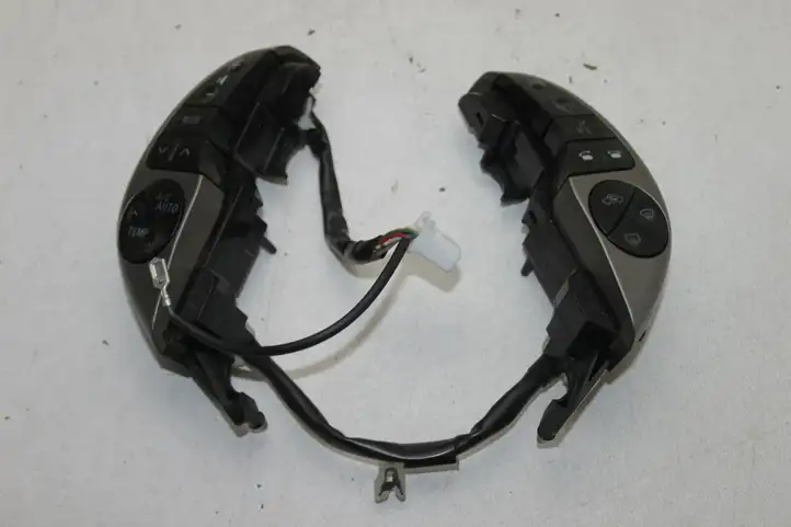 Toyota Prius (XW20) (2003 - 2009) Кнопки на рулевом колесе — фото 1