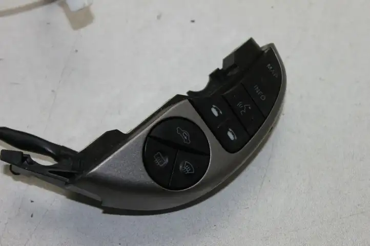 Toyota Prius (XW20) (2003 - 2009) Кнопки на рулевом колесе — фото 3