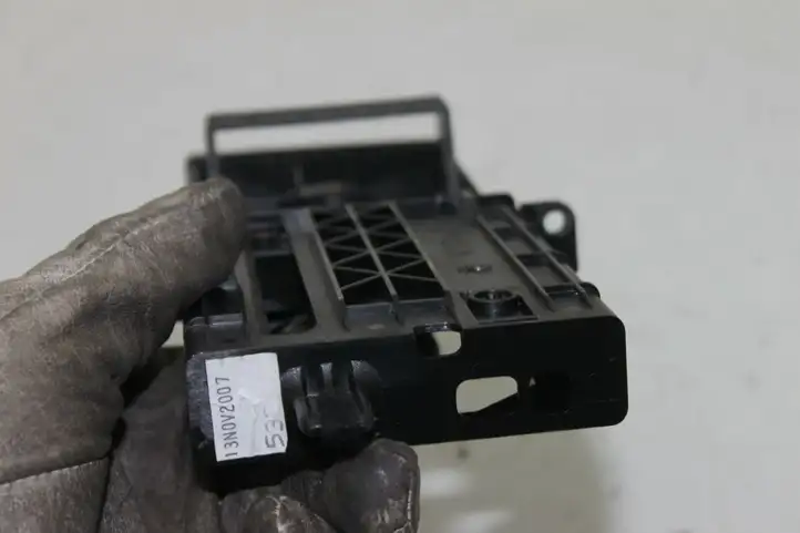 Toyota Avensis T250 (2003 - 2006) Передний подстаканник — фото 3