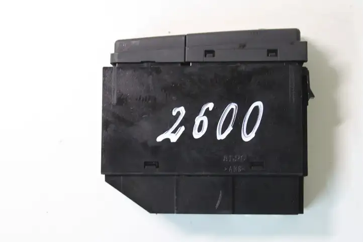 Toyota Avensis T250 (2006 - 2009) 8479005130 Кнопка обогрева стекла — фото 8