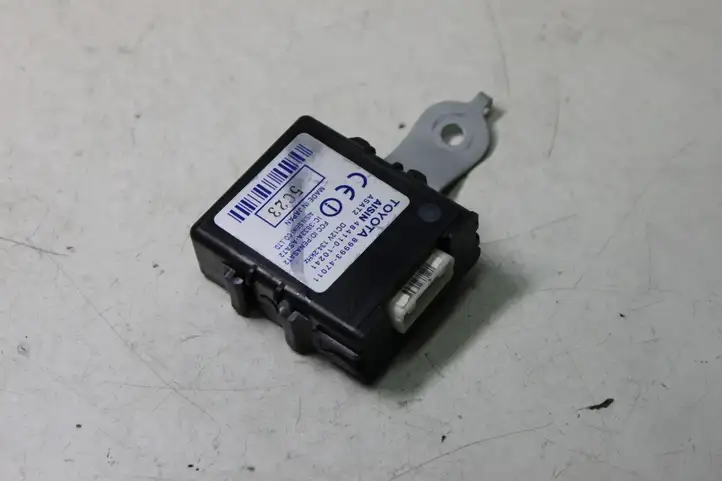 Toyota Prius (XW20) (2003 - 2009) 8999347011 Блок управления крышкой багажника — фото 2
