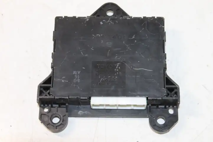 Toyota Prius (XW20) (2003 - 2009) 8865047050 Прочие блоки управления — фото 1