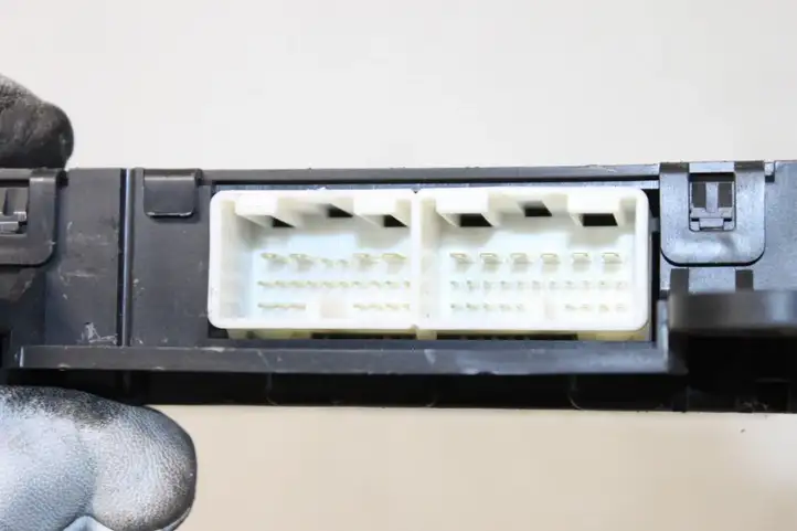 Toyota Prius (XW20) (2003 - 2009) 8865047050 Прочие блоки управления — фото 5
