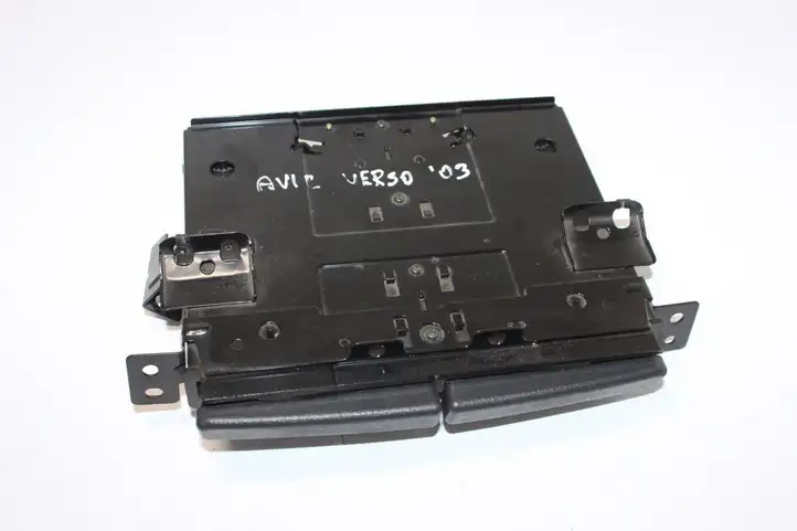 Toyota Avensis Verso (2004 - 2009) 5562944020 Передний подстаканник — фото 2