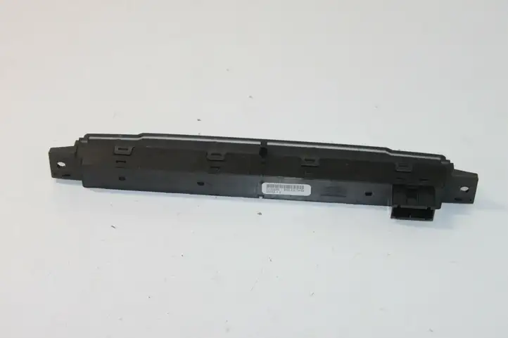 Land Rover Discovery 3 - LR3 (2004 - 2009) 8H3213D734BA Блок кнопок на панели — фото 3