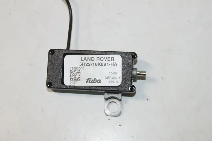 Land Rover Discovery 3 - LR3 (2004 - 2009) 5H2218K891HA Усилитель антенны — фото 1