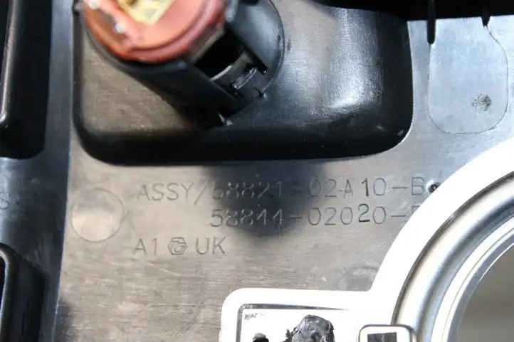 Toyota Auris E180 (2012 - 2018) 5882102A10 Рамка рычага КПП — фото 12