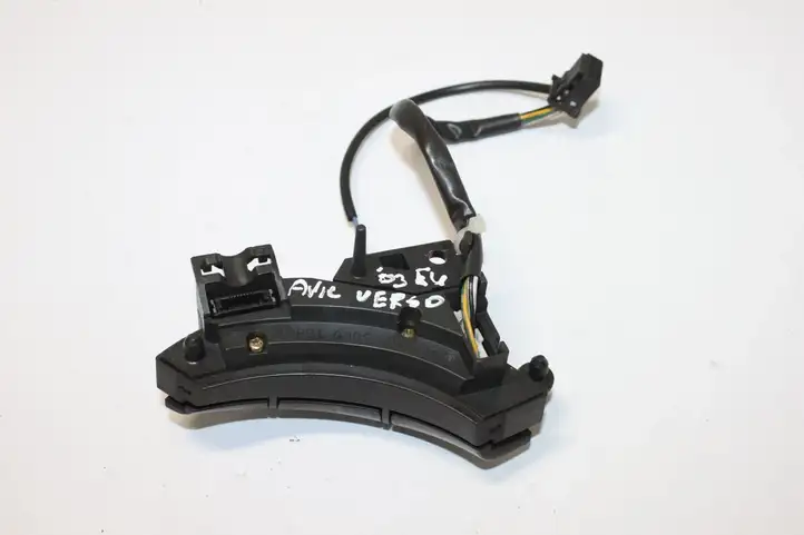 Toyota Avensis Verso (2004 - 2009) 75B037 Кнопки на рулевом колесе — фото 2