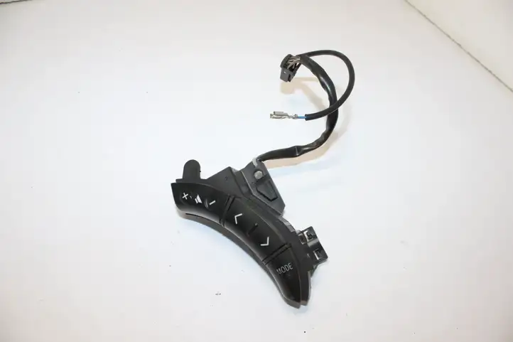 Toyota Avensis Verso (2004 - 2009) 75B037 Кнопки на рулевом колесе — фото 4