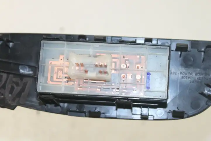 Nissan Qashqai (2013 - 2017) 809614EA0AX Накладка кнопки стеклоподъемника — фото 4