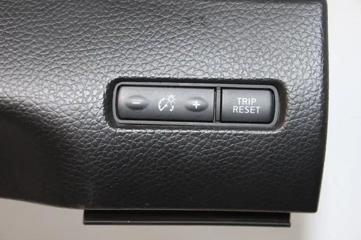Nissan Qashqai (2013 - 2017) 684104EA0A Боковая отделка панели приборов — фото 4
