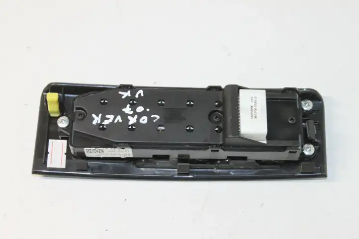 Toyota Corolla Verso E121 (2004 - 2007) 848200F01000 Блок кнопок стеклоподъемников — фото 2