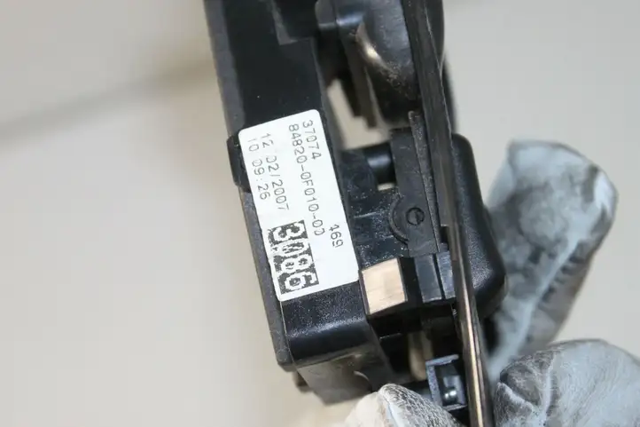 Toyota Corolla Verso E121 (2004 - 2007) 848200F01000 Блок кнопок стеклоподъемников — фото 4
