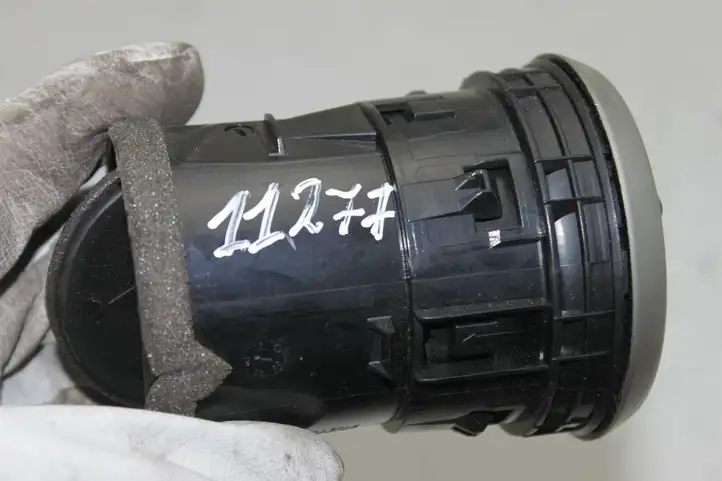 Nissan Qashqai (2006 - 2010) 68760JD10A Боковой воздушный дефлектор — фото 4