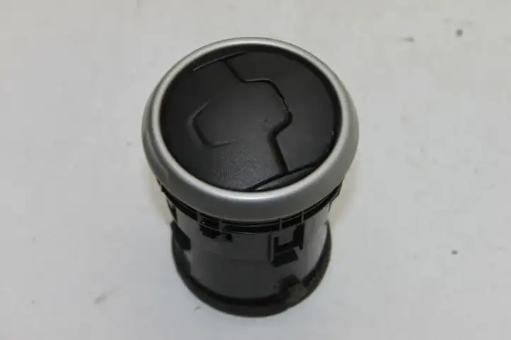Nissan Qashqai (2006 - 2010) 68760JD10A Боковой воздушный дефлектор — фото 1