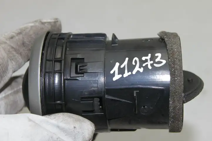 Nissan Qashqai (2006 - 2010) 68760JD10A Боковой воздушный дефлектор — фото 4