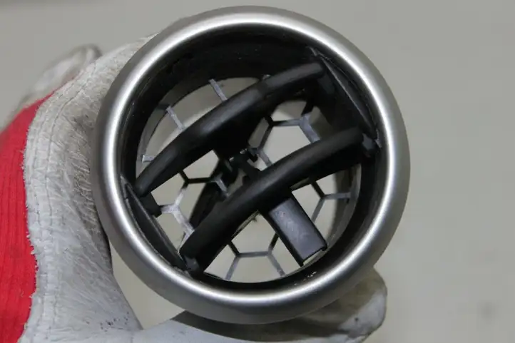 Nissan Qashqai (2006 - 2010) 68760JD10A Боковой воздушный дефлектор — фото 2
