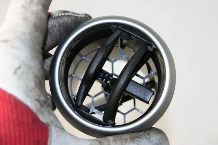 Nissan Qashqai (2006 - 2010) 68760JD10A Боковой воздушный дефлектор — фото 3