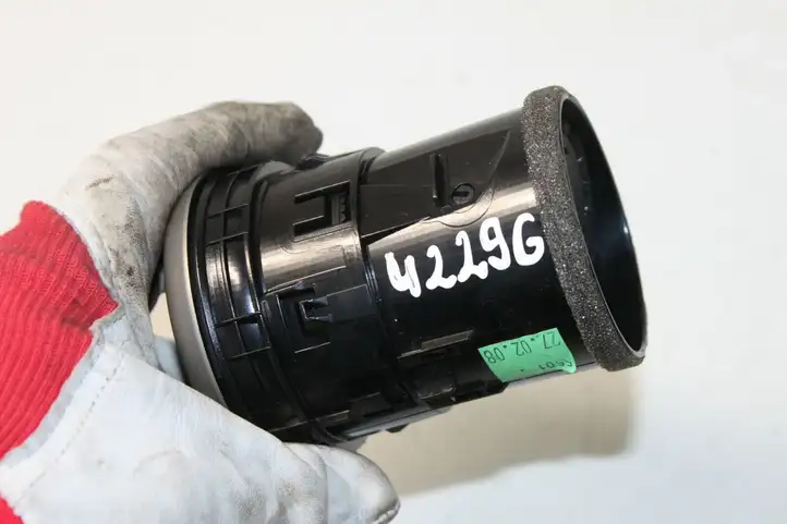 Nissan Qashqai (2006 - 2010) 68760JD10A Боковой воздушный дефлектор — фото 5
